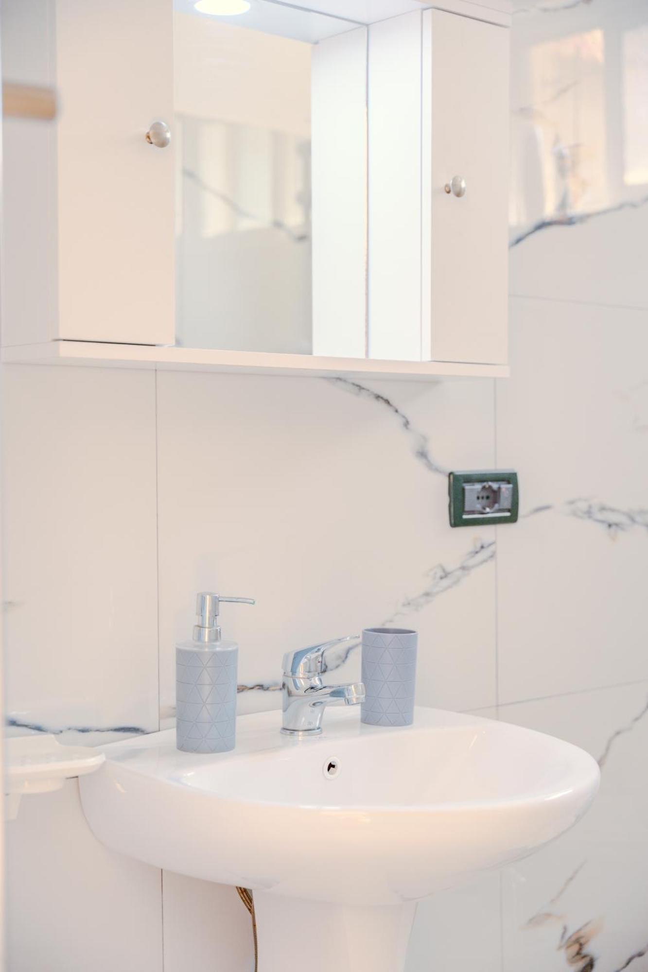 Bejart Apartment 5 ティラナ エクステリア 写真